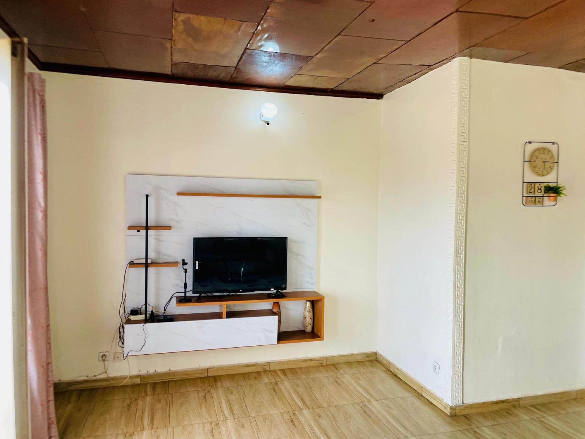 Appartement Avec Vue Panoramique Two Or Three Rooms ยาอุนเด ภายนอก รูปภาพ