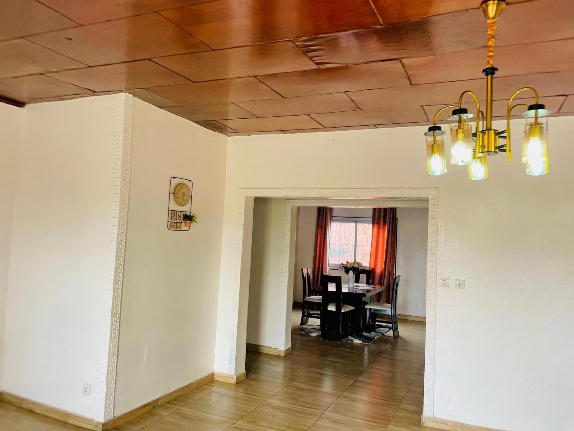 Appartement Avec Vue Panoramique Two Or Three Rooms ยาอุนเด ภายนอก รูปภาพ